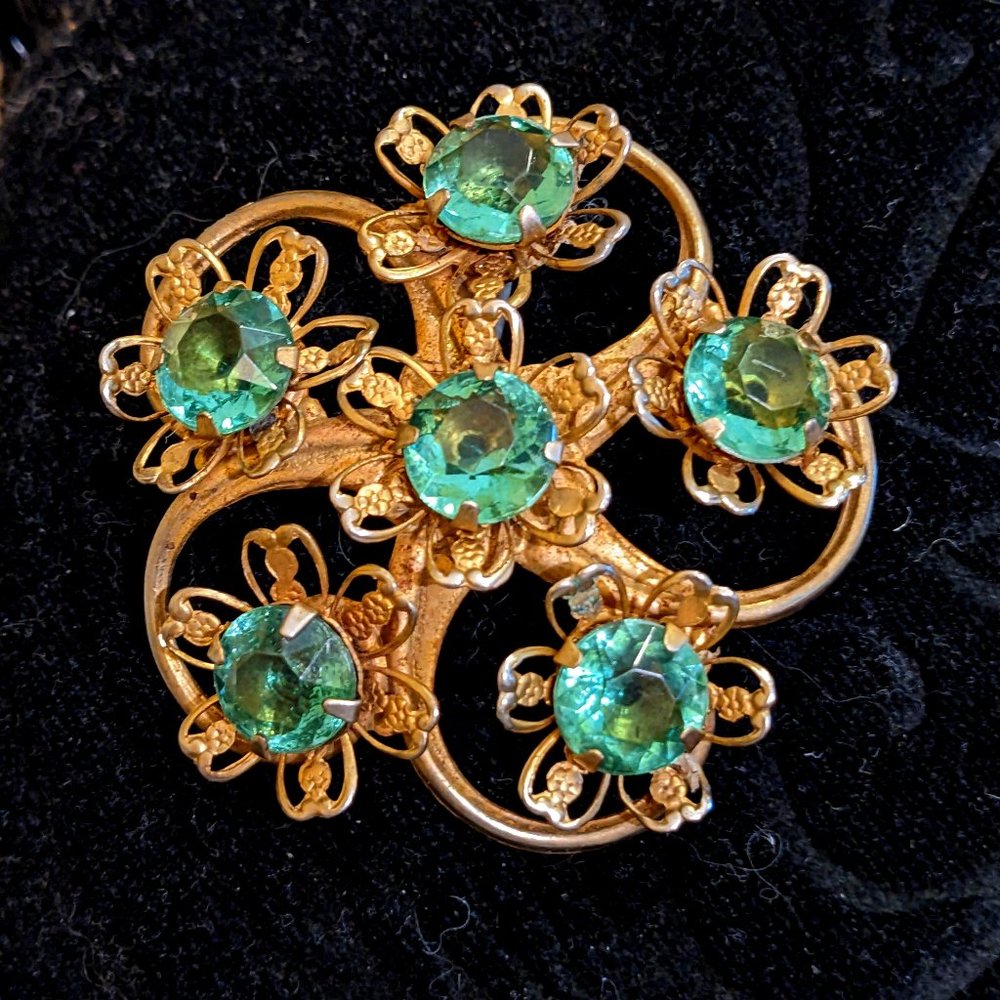 VINTAGE BROOCH